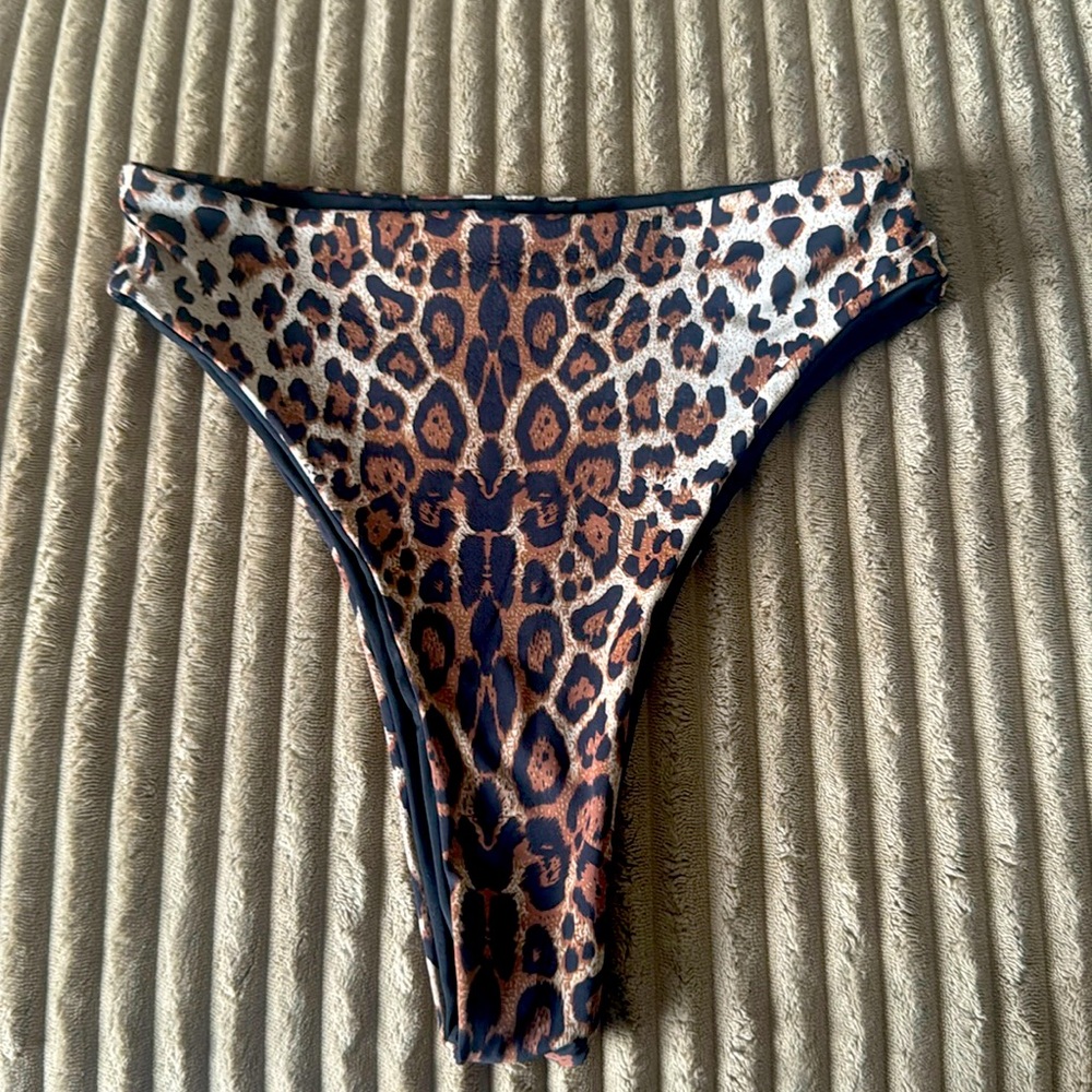 437 swim THE AUBREY BOTTOMS in LEOPARD
